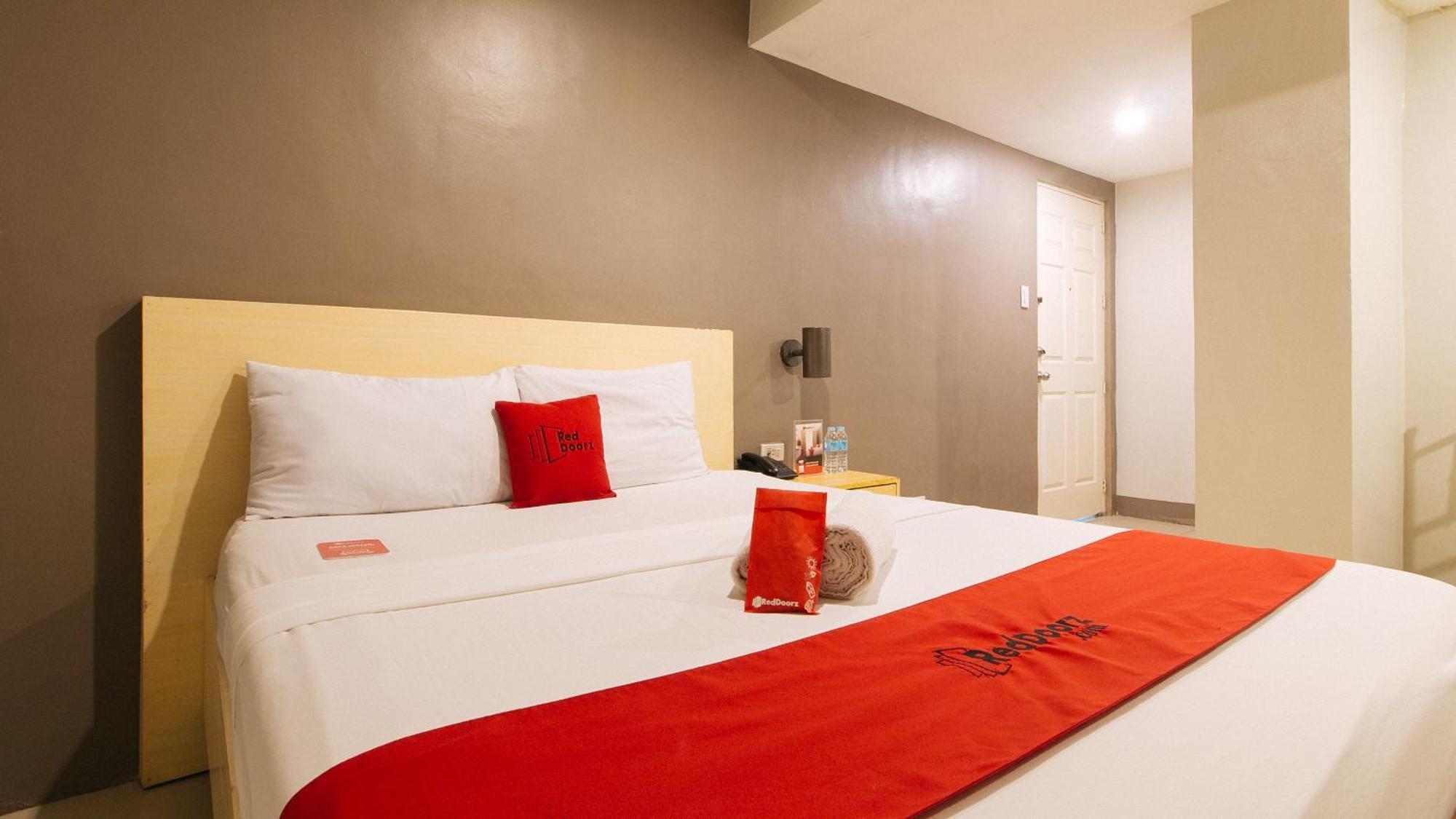 Hotel Reddoorz At Samat Mandaluyong Exterior foto