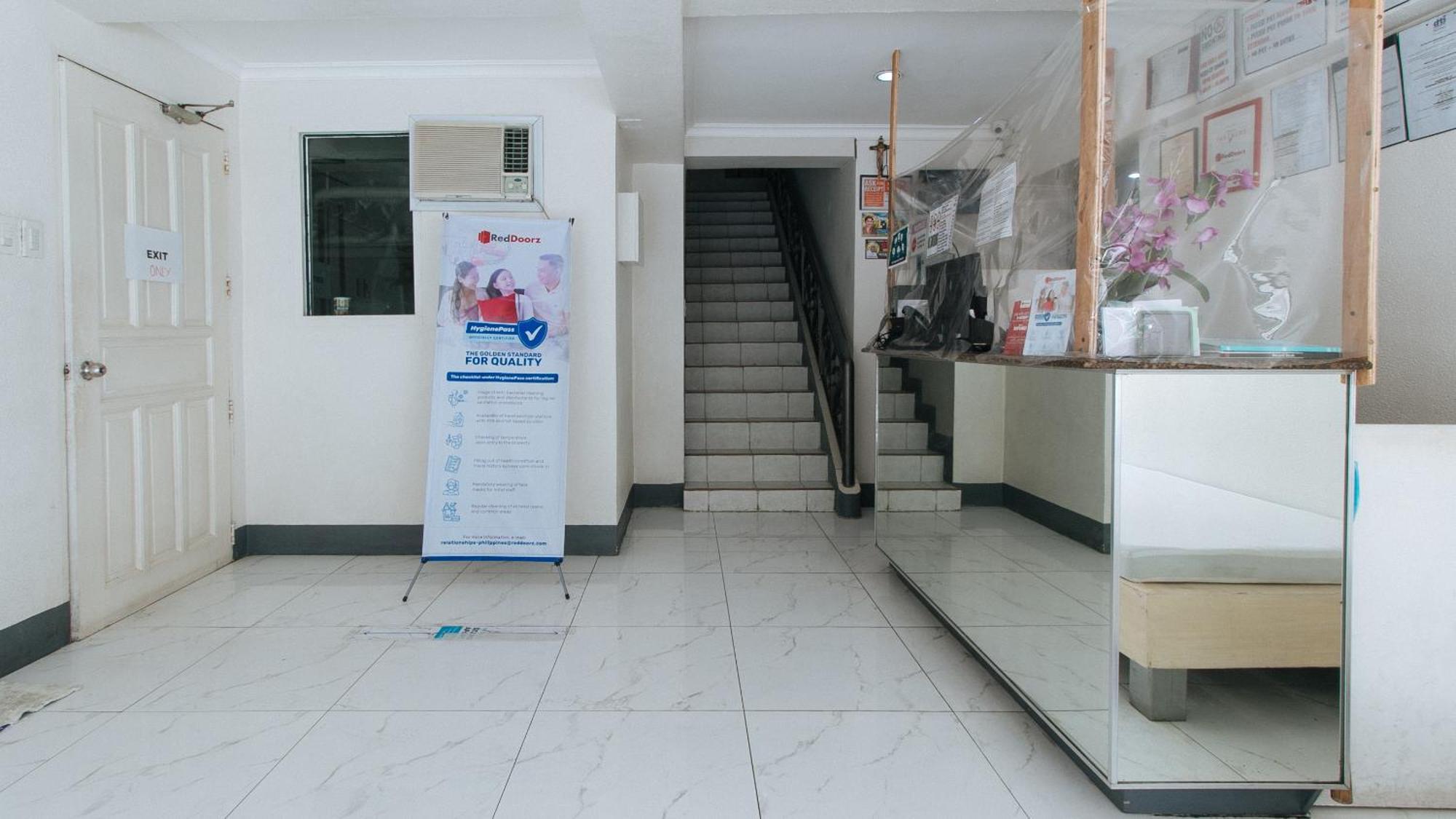 Hotel Reddoorz At Samat Mandaluyong Exterior foto